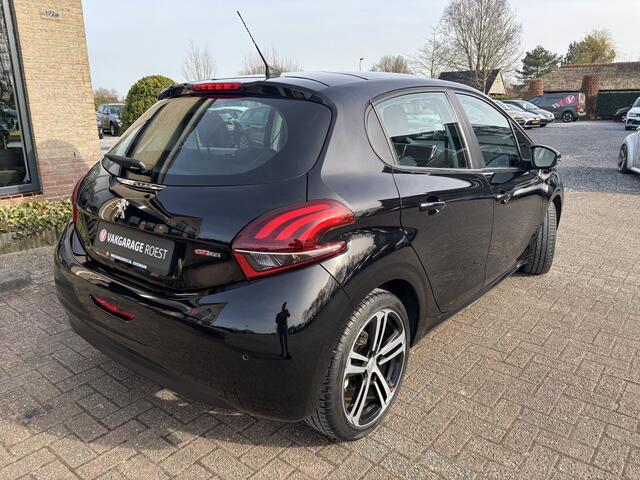 Peugeot 208 5DRS 1.2 Signature All-Seasons / Panoramadak / LM-Velgen 17"
