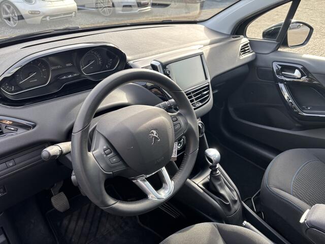 Peugeot 208 5DRS 1.2 Signature All-Seasons / Panoramadak / LM-Velgen 17"