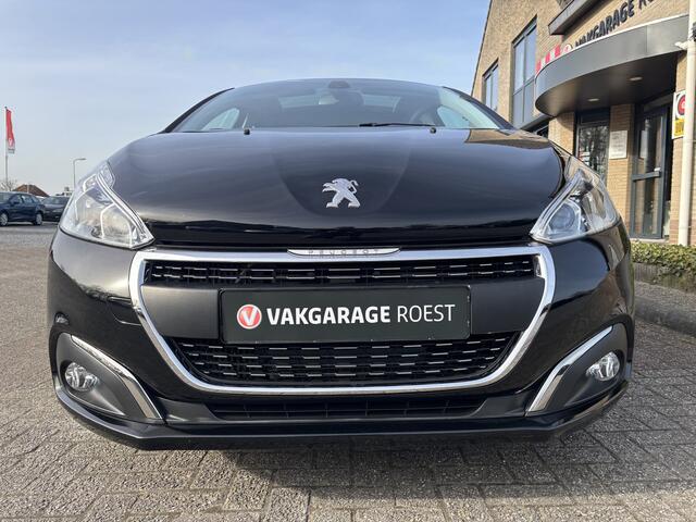 Peugeot 208 5DRS 1.2 Signature All-Seasons / Panoramadak / LM-Velgen 17"