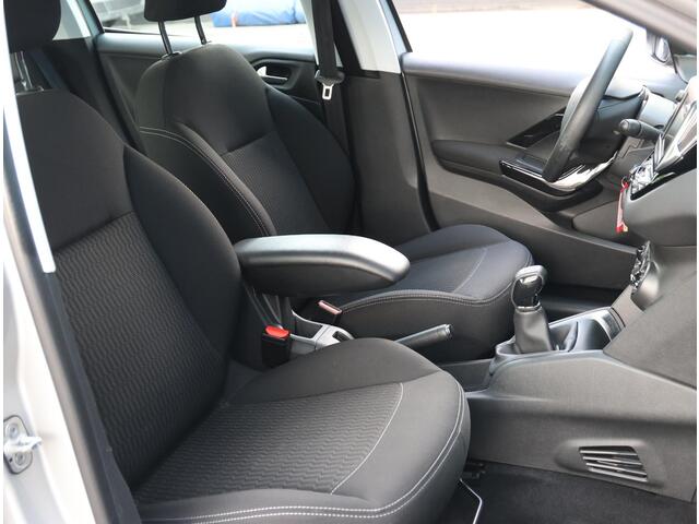Peugeot 208 1.2 82PK Blue Lease | Airco | Navigatie | Cruise Control | Armsteun | 5 deurs | Goed Onderhouden!|
