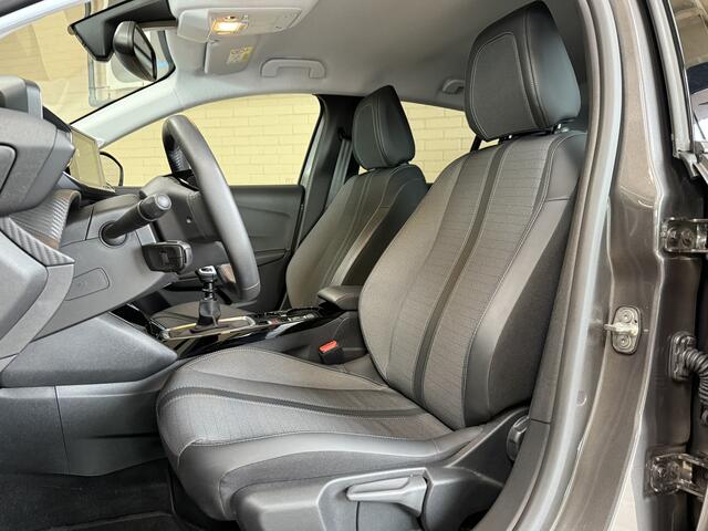 Peugeot 208 1.2 PT 100pk Allure Pack | Apple Carplay | ACC | Stoelverwarming | 360 Camera | PDC | Dealer Onderhouden!