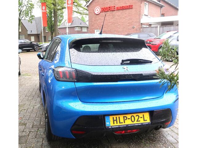 Peugeot 208 100 Pk Benzine * Luxe Allure * * Navigatie * Climate & Cruise Control * Achteruitrij Parkeer Camera * L.M. Velgen * 1/2 Leder Interieur * Keyless Start Button * Apple Car Play & Android Auto * Stoelverwarming * DAB Radio * Vingerhoets; Vierde Generatie Ee