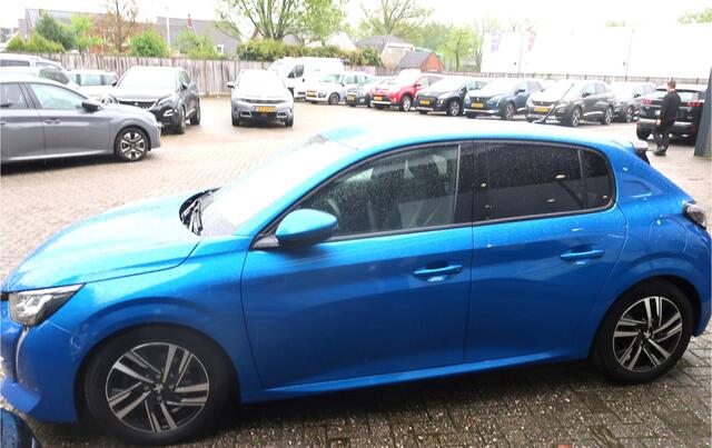 Peugeot 208 100 Pk Benzine * Luxe Allure * * Navigatie * Climate & Cruise Control * Achteruitrij Parkeer Camera * L.M. Velgen * 1/2 Leder Interieur * Keyless Start Button * Apple Car Play & Android Auto * Stoelverwarming * DAB Radio * Vingerhoets; Vierde Generatie Ee