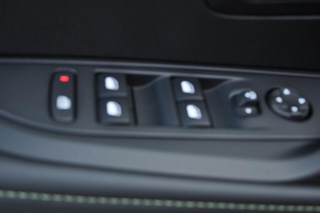 Peugeot 208 1.2 GTAut. 130Pk leder LED pdc v+a Nav Massage