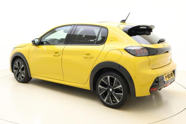 Peugeot 208 1.2 PureTech GT Pack | Panoramadak | Navigatie pakket | Climate control | Adaptieve cruise- control | Alcantara bekleding | Camera achter | 33278 km |
