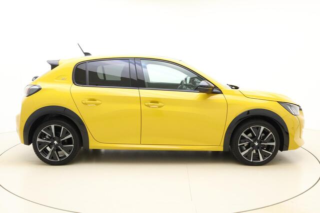 Peugeot 208 1.2 PureTech GT Pack | Panoramadak | Navigatie pakket | Climate control | Adaptieve cruise- control | Alcantara bekleding | Camera achter | 33278 km |