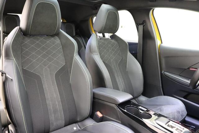 Peugeot 208 1.2 PureTech GT Pack | Panoramadak | Navigatie pakket | Climate control | Adaptieve cruise- control | Alcantara bekleding | Camera achter | 33278 km |