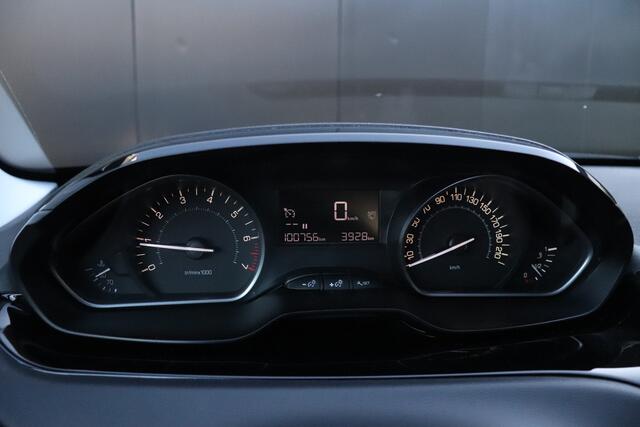 Peugeot 208 1.2 PureTech Signature | PDC | APPLE CARPLAY | CRUISE | NAVI | AIRCO |