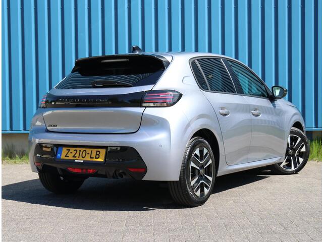 Peugeot 208 1.2 100PK Allure | Navigatie | Parkeersensoren | LED | Lederen Stuurwiel | Climate Control | Cruise Control | 16" LMV | Apple Carplay/Android Auto |