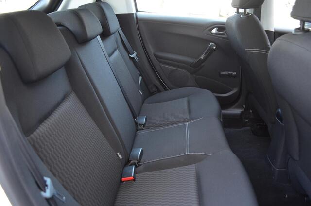 Peugeot 208 1.2 PureTech Blue Lion CarPlay / PDC / Cruise