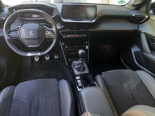 Peugeot 208 1.2 PureTech GT Luxe uitvoering!