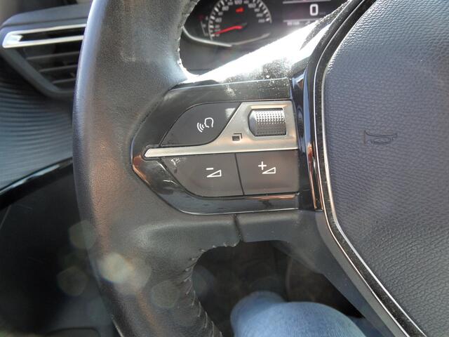 Peugeot 208 1.2 PureTech Blue Lease Active