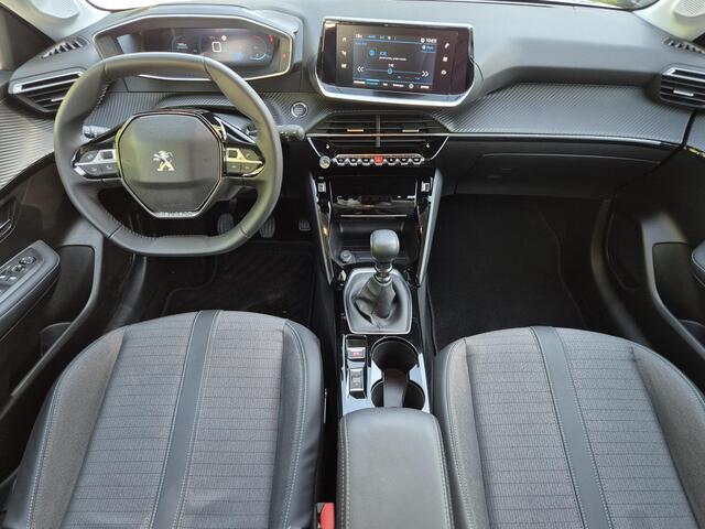 Peugeot 208 1.2 PureTech 100 Allure Handgeschakeld / Pack Drive Assist / Stoelverwarming voor / Adaptief cruise control / Keyless Entry/Start / Rondomzicht camera / Elektrische ramen voor en achter /