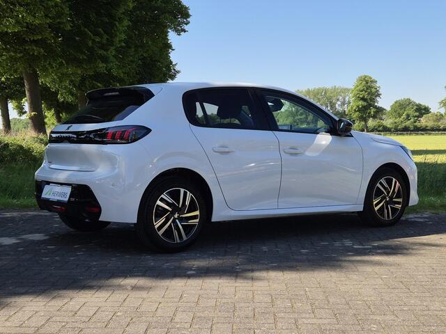 Peugeot 208 1.2 PureTech 100 Allure Handgeschakeld / Pack Drive Assist / Stoelverwarming voor / Adaptief cruise control / Keyless Entry/Start / Rondomzicht camera / Elektrische ramen voor en achter /