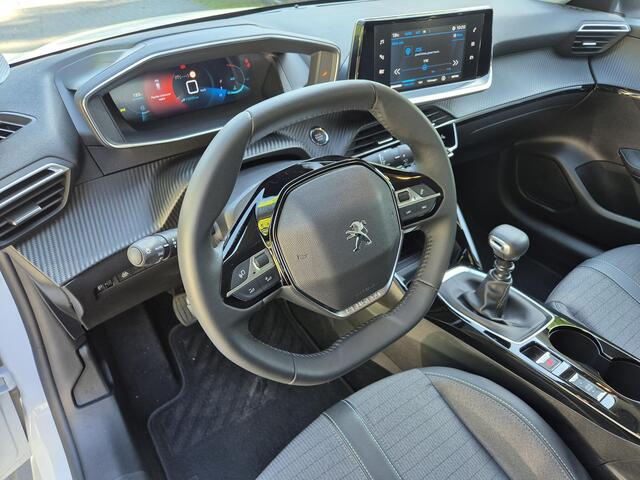 Peugeot 208 1.2 PureTech 100 Allure Handgeschakeld / Pack Drive Assist / Stoelverwarming voor / Adaptief cruise control / Keyless Entry/Start / Rondomzicht camera / Elektrische ramen voor en achter /