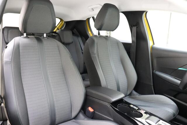 Peugeot 208 1.2T Automaat Allure | Navigatie | Climate Control | Parkeersensoren | Lichtmetalen velgen | Privacy Glass | Achteruitrijcamera