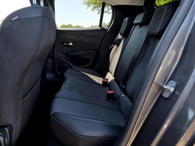 Peugeot 208 1.2 PureTech 100 Allure / Navigatie via Android Auto/Apple Carplay / Rondomzicht Camera / Stoelverwarming