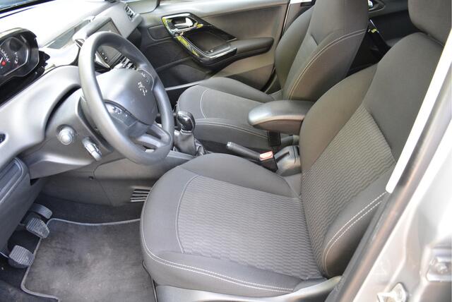 Peugeot 208 1.2 PureTech Blue Lease Active Airco Navi Bluetooth