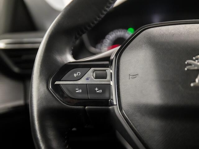 Peugeot 208 1.2 PureTech Sport (APPLE CARPLAY, GROOT NAVI, 360 CAMERA, LM VELGEN, SPORTSTOELEN, PARKEERSENSOREN, CRUISE, NIEUWE APK, NIEUWSTAAT)