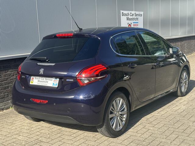 Peugeot 208 1.2 PureTech| Executive | Panorama | Camera | Cruise & Climate Control | NAVI Interesse, Proefrit? Bel of app met: 06-24 28 28 42