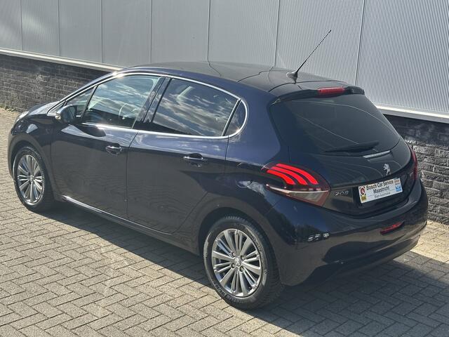 Peugeot 208 1.2 PureTech| Executive | Panorama | Camera | Cruise & Climate Control | NAVI Interesse, Proefrit? Bel of app met: 06-24 28 28 42