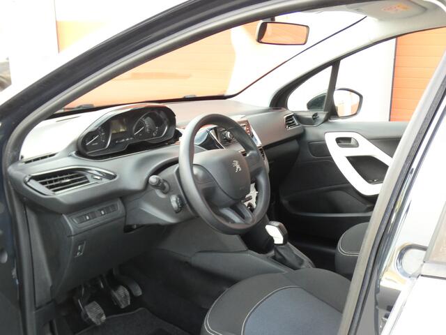 Peugeot 208 1.2 PureTech Like/ lage km/ zeer mooi!