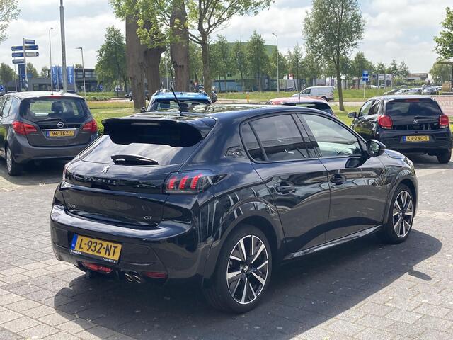 Peugeot 208 1.2 PureTech GT | Automaat | Navigatie | Panoramadak | Climate control | Parkeersensoren voor en achter | Achteruitrijcamera| Keyless entry | Apple Carplay/Android Auto | Trekhaak afn. kogel