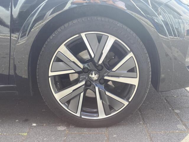 Peugeot 208 1.2 PureTech GT | Automaat | Navigatie | Panoramadak | Climate control | Parkeersensoren voor en achter | Achteruitrijcamera| Keyless entry | Apple Carplay/Android Auto | Trekhaak afn. kogel