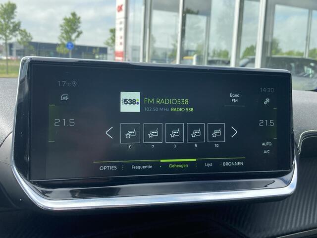 Peugeot 208 1.2 PureTech GT | Automaat | Navigatie | Panoramadak | Climate control | Parkeersensoren voor en achter | Achteruitrijcamera| Keyless entry | Apple Carplay/Android Auto | Trekhaak afn. kogel