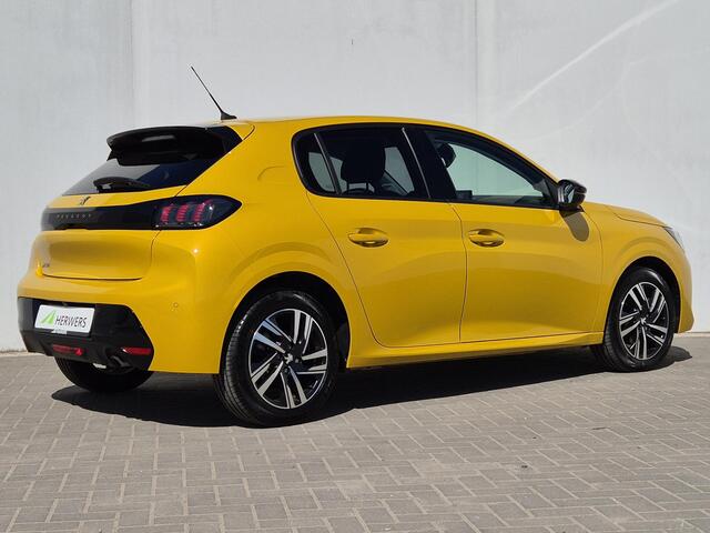 Peugeot 208 1.2 PureTech 100 Allure Handgeschakeld / Stoelverwarming / Keyless Entry/Start / Rondomzicht camera / Navigatie via Apple Carplay of Android Auto / Lichtmetalen wielen 16" /