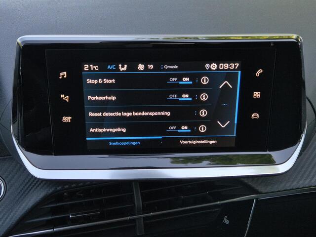 Peugeot 208 1.2 PureTech 100 Allure Handgeschakeld / Stoelverwarming / Keyless Entry/Start / Rondomzicht camera / Navigatie via Apple Carplay of Android Auto / Lichtmetalen wielen 16" /