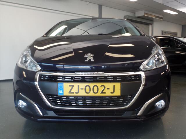 Peugeot 208 1.2 PureTech Signature, Dealer onderhouden, Navigatie, Cruise controle, Airco, Elek ramen, Lm velgen 16'', Pdc, Trekhaak, 49.000km Uniek!! Bovag afleverpakket 695,-