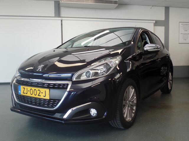 Peugeot 208 1.2 PureTech Signature, Dealer onderhouden, Navigatie, Cruise controle, Airco, Elek ramen, Lm velgen 16'', Pdc, Trekhaak, 49.000km Uniek!! Bovag afleverpakket 695,-