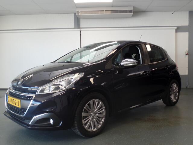 Peugeot 208 1.2 PureTech Signature, Dealer onderhouden, Navigatie, Cruise controle, Airco, Elek ramen, Lm velgen 16'', Pdc, Trekhaak, 49.000km Uniek!! Bovag afleverpakket 695,-