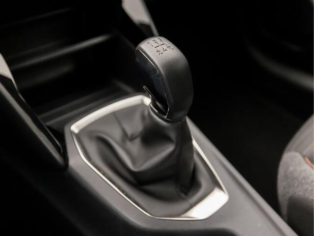 Peugeot 208 1.2 PureTech Sport (APPLE CARPLAY, GROOT NAVI, LED KOPLAMPEN, SPORTSTOELEN, CRUISE, LANE ASSIST, NIEUWE APK, NIEUWSTAAT)