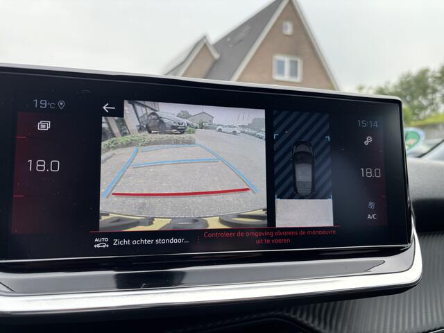 Peugeot 208 5DRS 1.2 Blue Lease Allure Trekhaak / Camera / Carplay