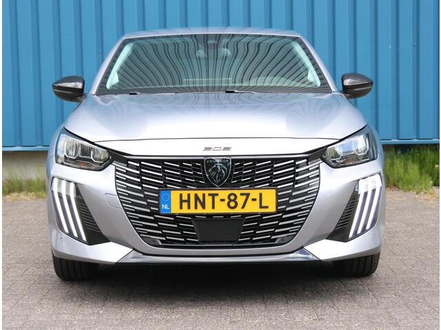 Peugeot 208 Hybrid 100PK e-DCS6 Allure | Camera | Parkeersensoren | Voorstoelen Verwarmd | LED | Lederen Stuurwiel | Climate Control | Adaptive Cruise Control | 16" LMV | Apple Carplay/Android Auto |
