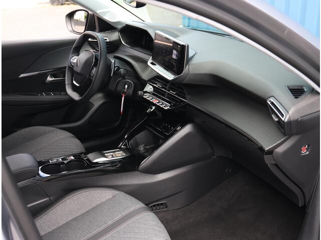 Peugeot 208 Hybrid 100PK e-DCS6 Allure | Camera | Parkeersensoren | Voorstoelen Verwarmd | LED | Lederen Stuurwiel | Climate Control | Adaptive Cruise Control | 16" LMV | Apple Carplay/Android Auto |