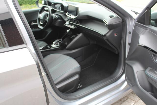 Peugeot 208 1.2 PureTech Allure Automaat Clima-Cruise-Navi-Carplay-Camera-Keyless-3D Cockpit 13.000 KM !!