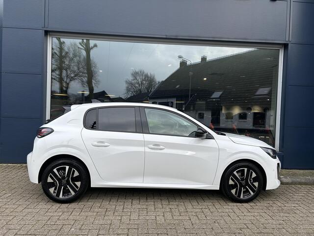 Peugeot 208 1.2 Turbo 100 PK Allure | Bouwjaar 2025 | ¤ 5.750 DEMO Voordeel | Navigatie via Telefoon | Stoelverwarming | 360 Graden Camera | Keyless Entry & Start | LED Verlichting | Climate Control | Dode Hoek Detectie | Voor + Achter Parkeersensoren | 16" Lichtmeta