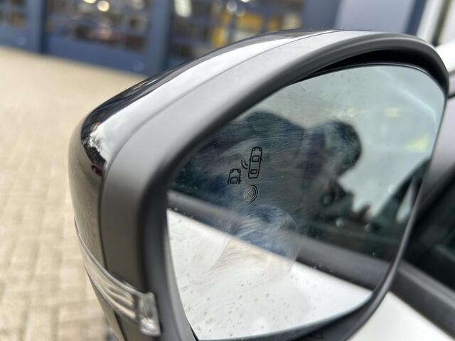 Peugeot 208 1.2 Turbo 100 PK Allure | Bouwjaar 2025 | ¤ 5.750 DEMO Voordeel | Navigatie via Telefoon | Stoelverwarming | 360 Graden Camera | Keyless Entry & Start | LED Verlichting | Climate Control | Dode Hoek Detectie | Voor + Achter Parkeersensoren | 16" Lichtmeta