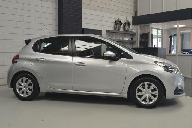 Peugeot 208 1.2 PureTech Blue Lion // AIRCO // CRUISE // PDC // TREKHAAK // NAVI // CARPLAY //