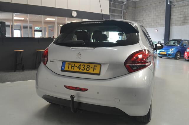 Peugeot 208 1.2 PureTech Blue Lion // AIRCO // CRUISE // PDC // TREKHAAK // NAVI // CARPLAY //