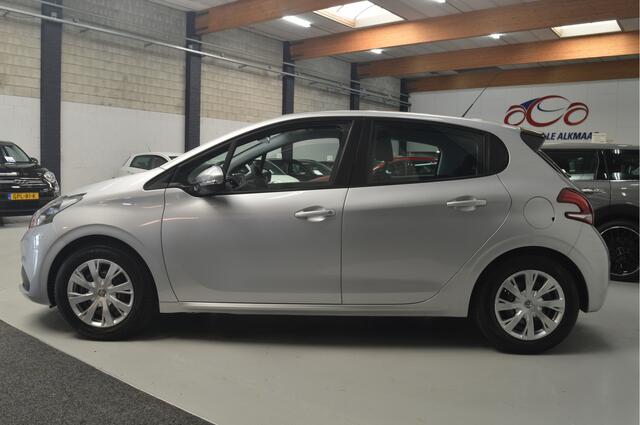 Peugeot 208 1.2 PureTech Blue Lion // AIRCO // CRUISE // PDC // TREKHAAK // NAVI // CARPLAY //