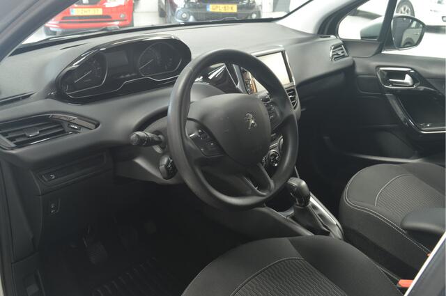 Peugeot 208 1.2 PureTech Blue Lion // AIRCO // CRUISE // PDC // TREKHAAK // NAVI // CARPLAY //