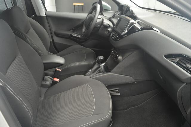 Peugeot 208 1.2 PureTech Blue Lion // AIRCO // CRUISE // PDC // TREKHAAK // NAVI // CARPLAY //