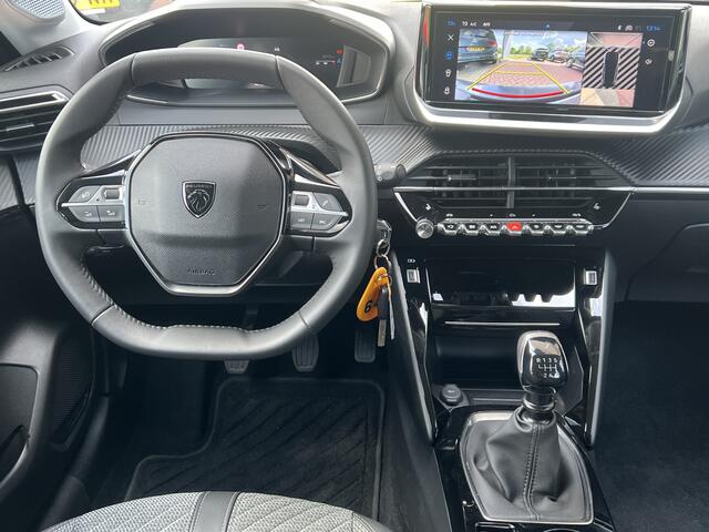 Peugeot 208 1.2 100 Pk Allure Navi* Carplay Camera Led ACC Dab Clima Stoelverwarming Parkeersensoren I-Cockpit Getint Glas Nw Model