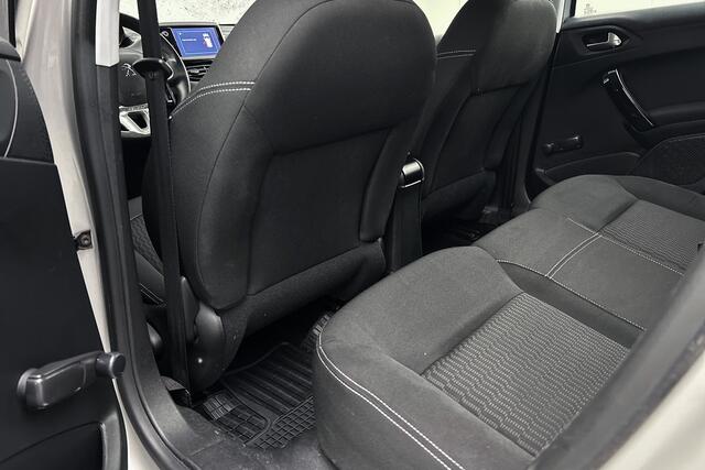 Peugeot 208 1.2 PureTech Blue Lion | Apple carplay | Cruise control | Navigatie | Parkeersensoren