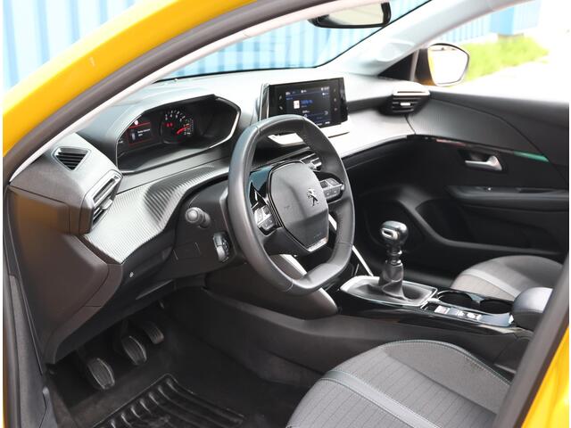 Peugeot 208 1.5 100PK BlueHDi Allure | Camera | Parkeersensoren | Voorstoelen Verwarmd | LED Koplampen | Keyless Start | Lederen Stuurwiel | Climate Control | Cruise Control | 16" LMV | Apple Carplay/Android Auto |