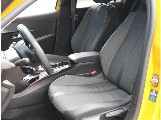 Peugeot 208 1.5 100PK BlueHDi Allure | Camera | Parkeersensoren | Voorstoelen Verwarmd | LED Koplampen | Keyless Start | Lederen Stuurwiel | Climate Control | Cruise Control | 16" LMV | Apple Carplay/Android Auto |